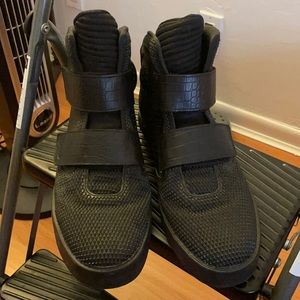 Nike Flystepper 2K3 Black  Size 12